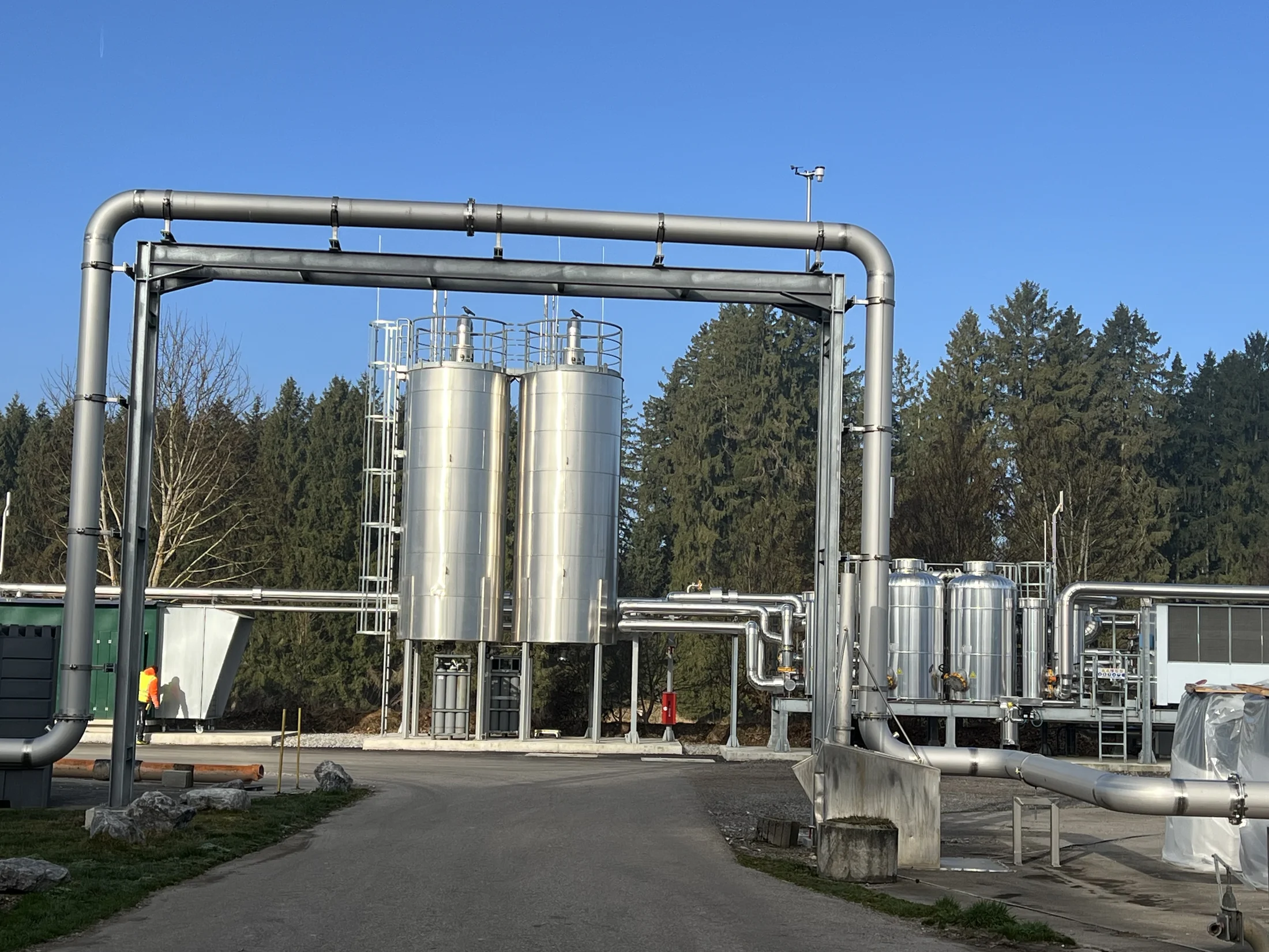 Rohrsystem und Behälter einer Industrieanlage